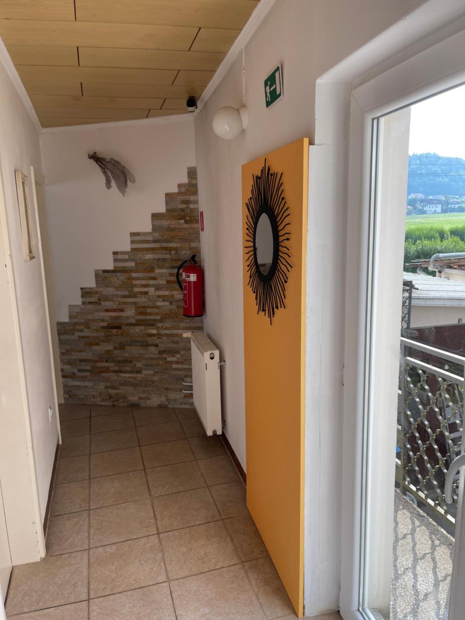 Guesthouse Stremljan Ljubljana Медводе Экстерьер фото